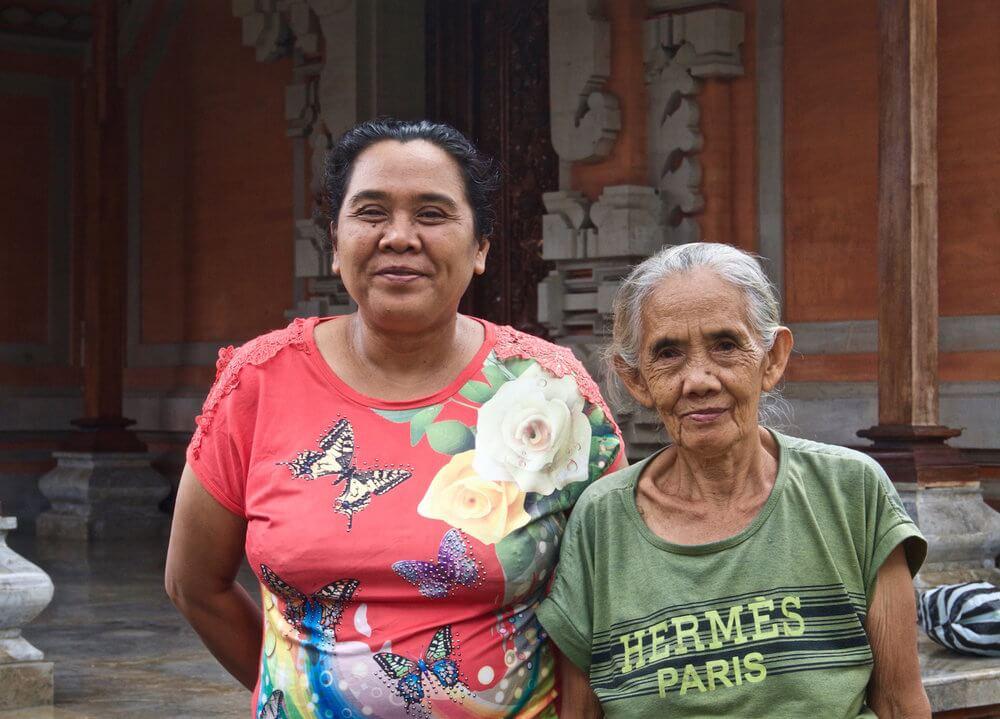 Attitude + Travel: 2 lovely Balinese ladies