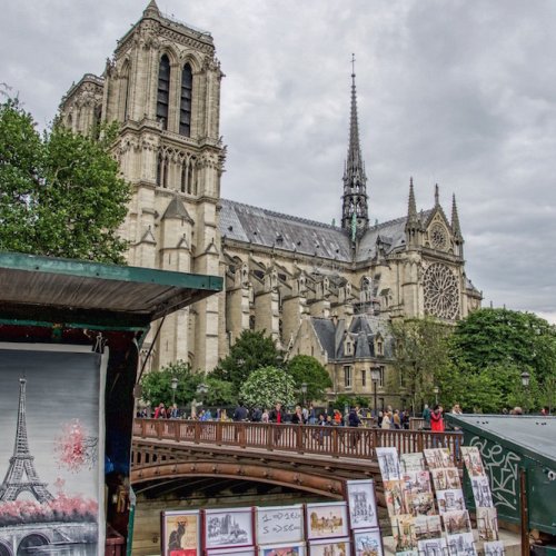 Paris Scams can happen at Notre Dame