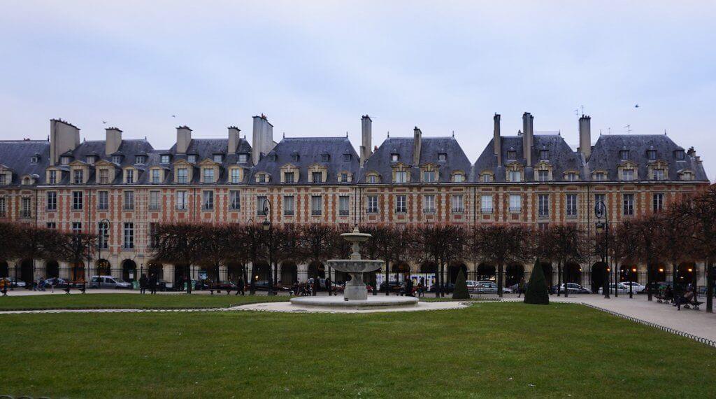 le marais in Paris - paris's most beautiful square Place des Vosges
