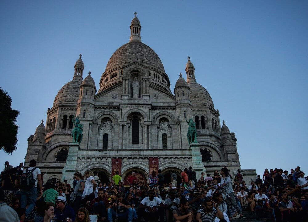 Crowds of people in front of Sacre Coeur