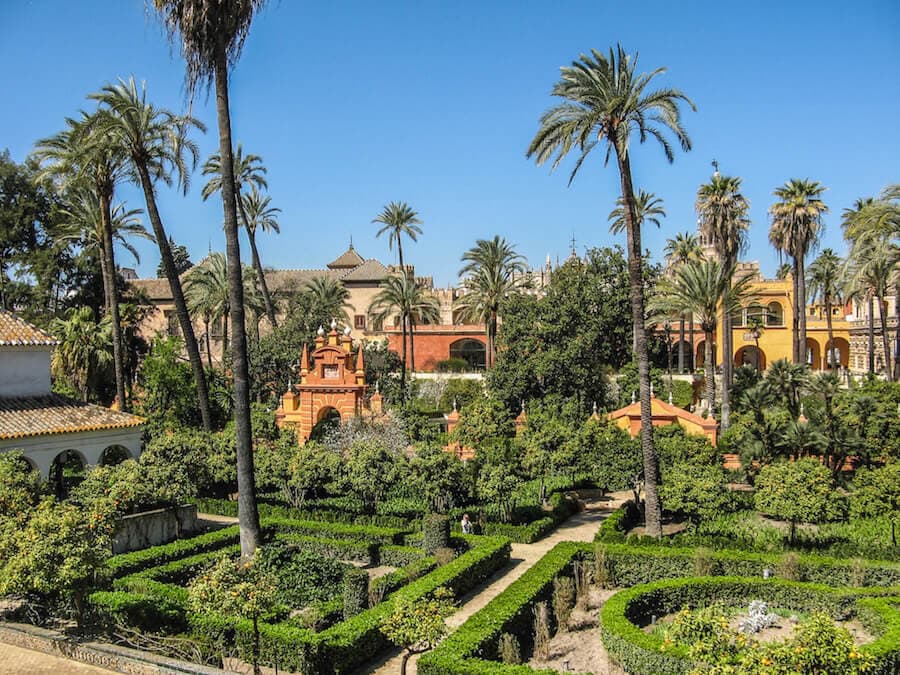 Seville in 2 days: Palm trees and manicured gardens at the Real Alcazar