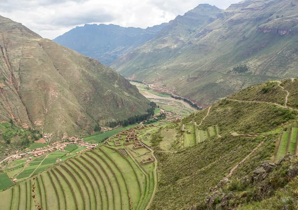 Pisac Peru: Green terraces, mountains and a river valley below