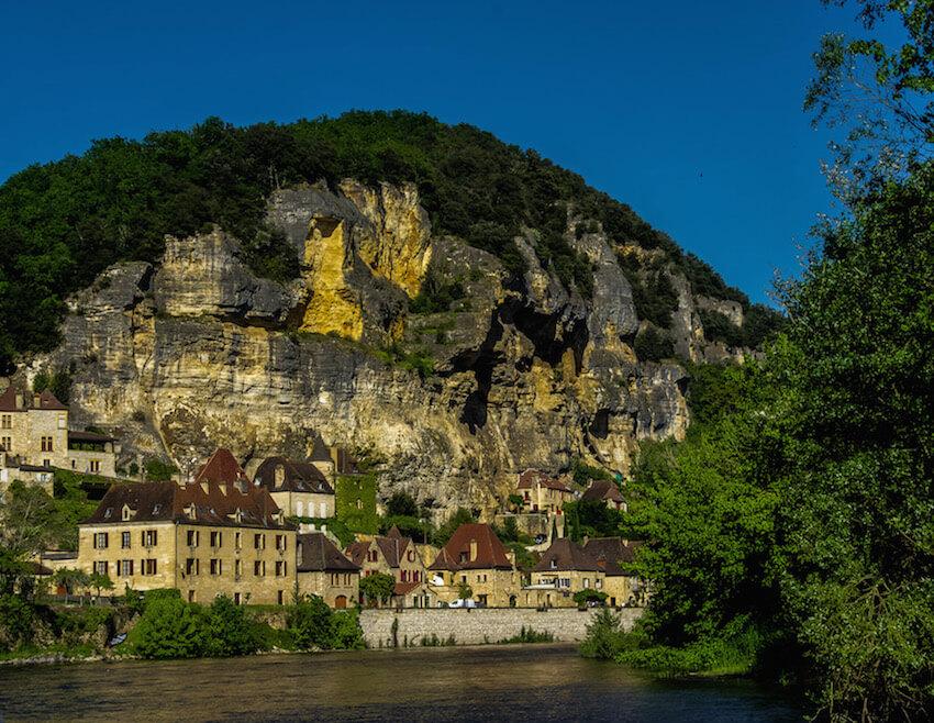 Les Plus beaux Villages de France: La Roque Gageac sits along the Dordogne River and climbs up to the cliffs above