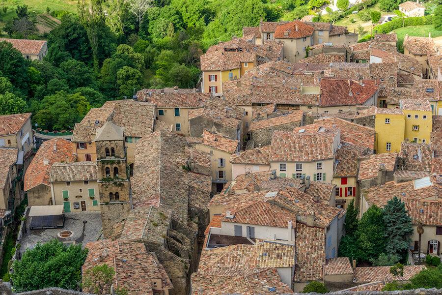 Les Plus Beaux Villages de France: Moustiers Sainte Marie and her red rooftops