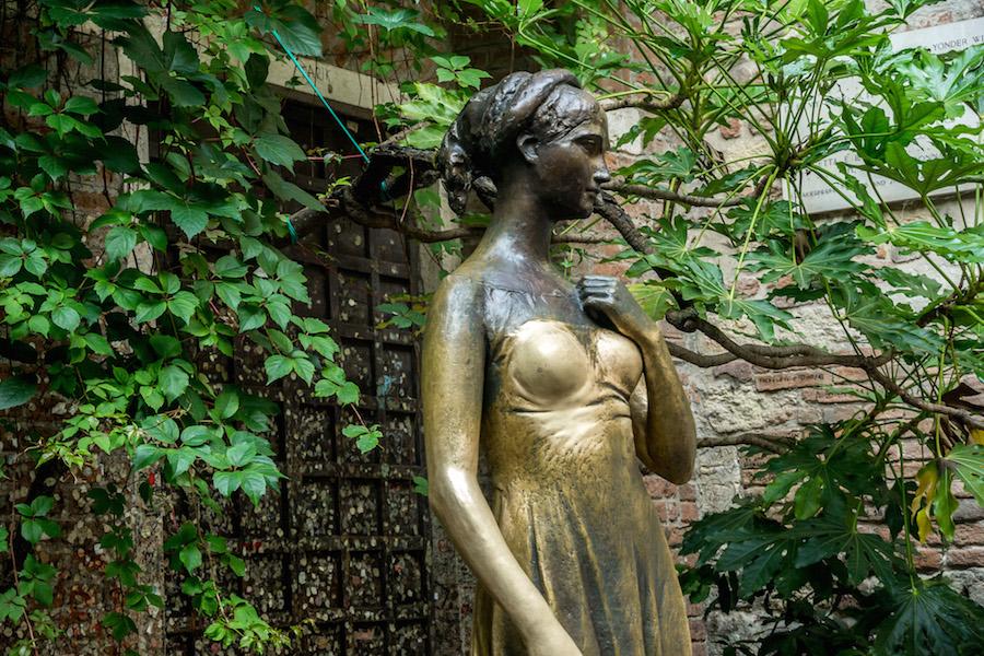 What to see in Verona - Juliet's bronze statue