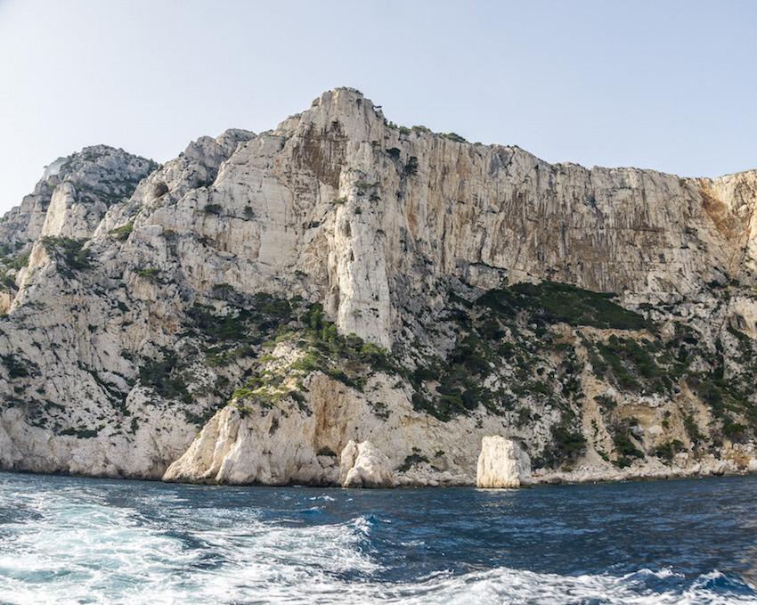 Calanques de Cassis: cliffs and the sea
