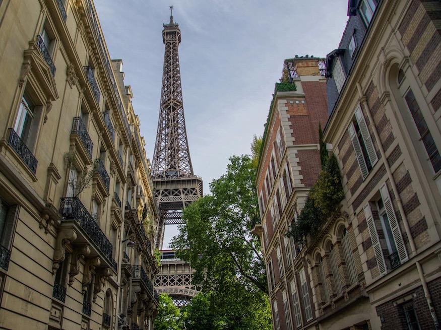 Paris Streets: see the Eiffel Tower from Rue de l'université