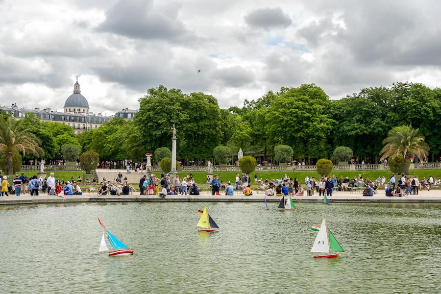 travelling to Paris alone - watch sailboats in the pond at Luxembourg Gardens 