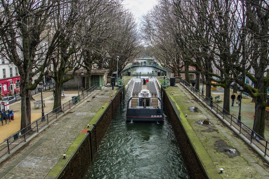 Canal Saint-Martin Paris: cruise boat in the locks