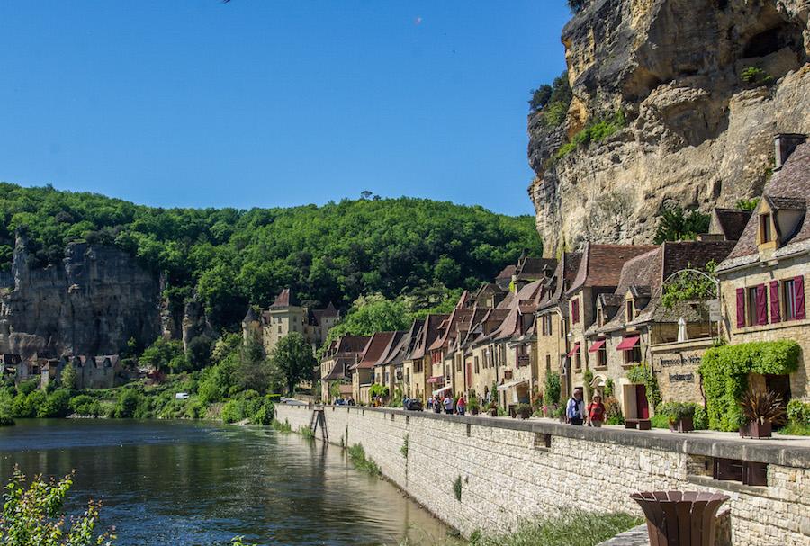 Roque Gageac- the town in the Dordogne Valley sits right along the river