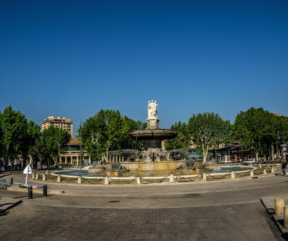 The main walking zone in Aix is  le Cours Mirabeau with fountains along the way