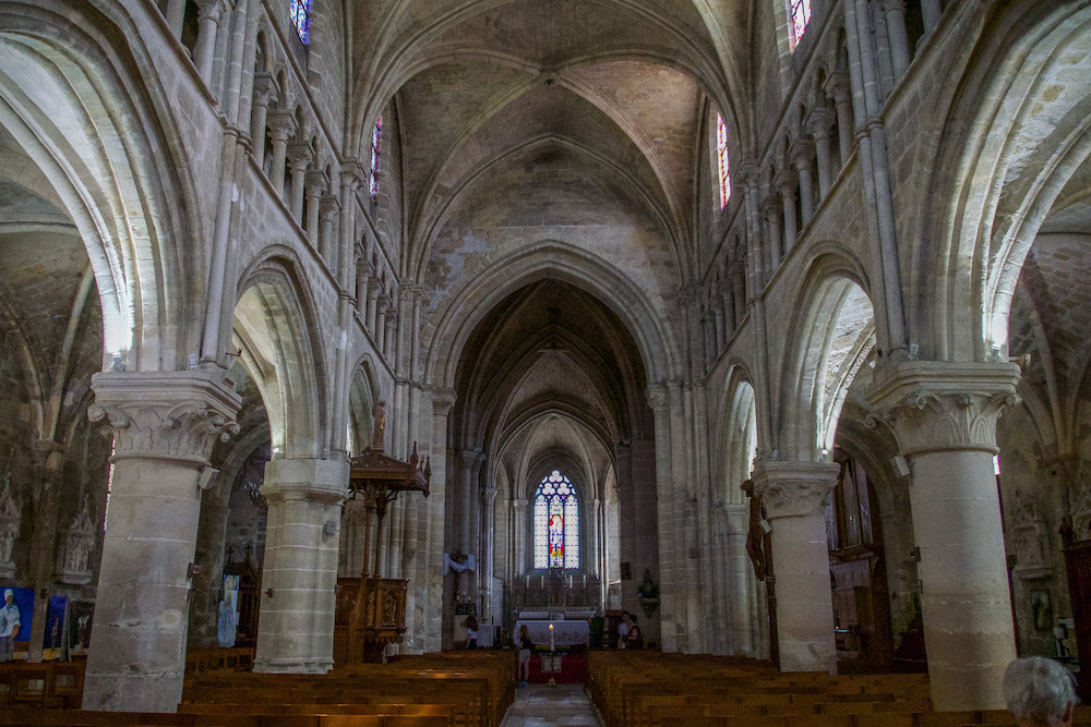 inside Notre Dame de l l'Assomption in Auvers-sur-Oise