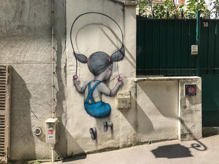 Girl skipping - street art in Paris