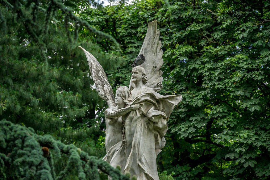 Angel statue 