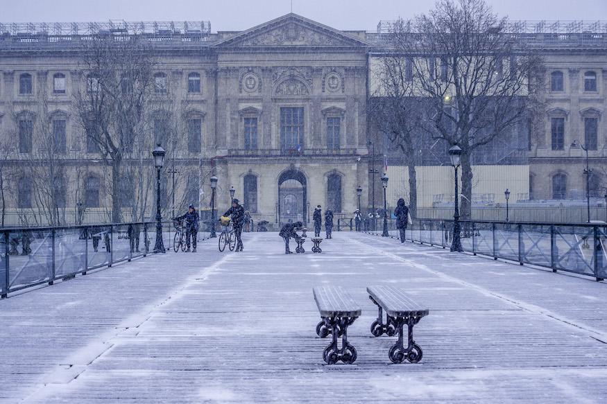 snow in Paris - pont des Arts 