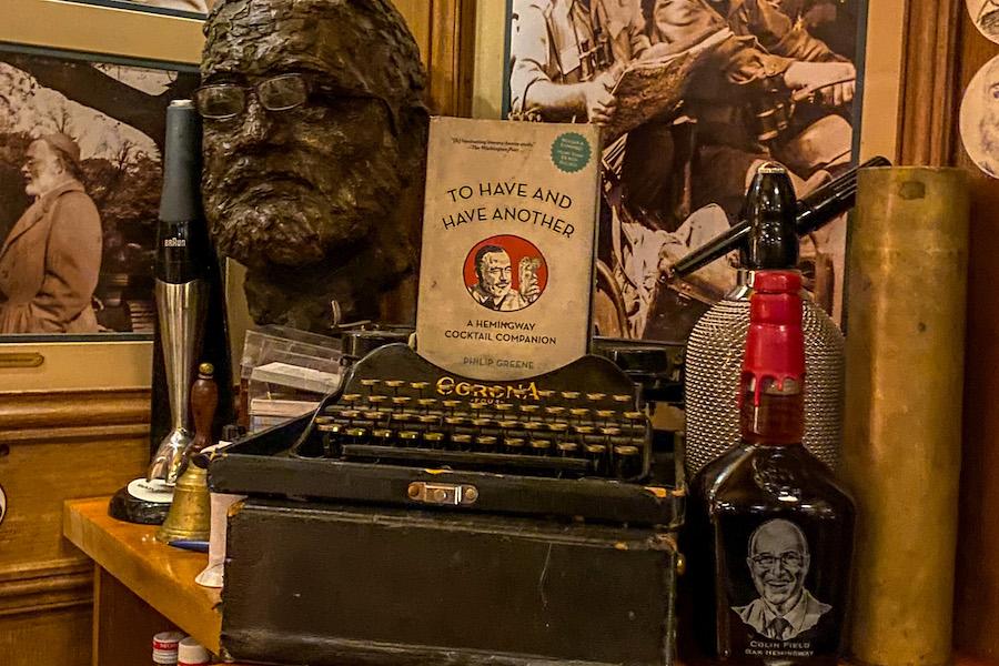 The Hemingway Bar - the typewriter! 