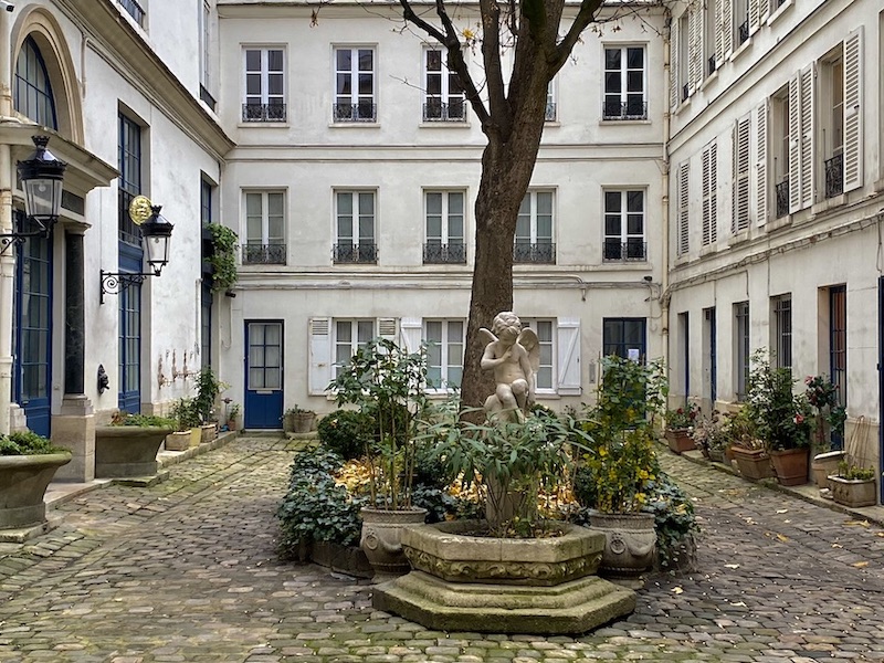 A darling courtyard in the 6th arrondissement in Paris