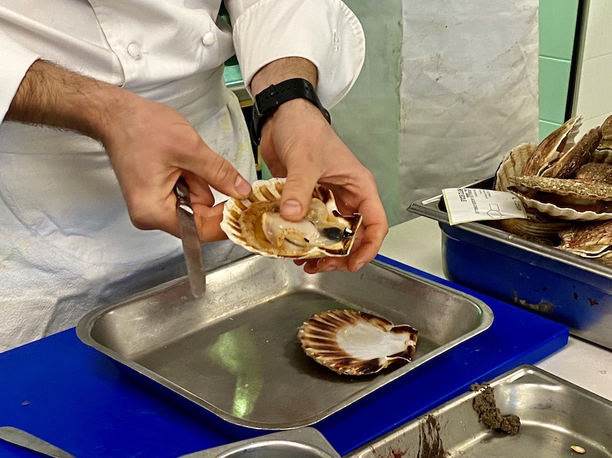 cooking class in Paris at the Ecole Escoffier Ritz - how to prepare scallops