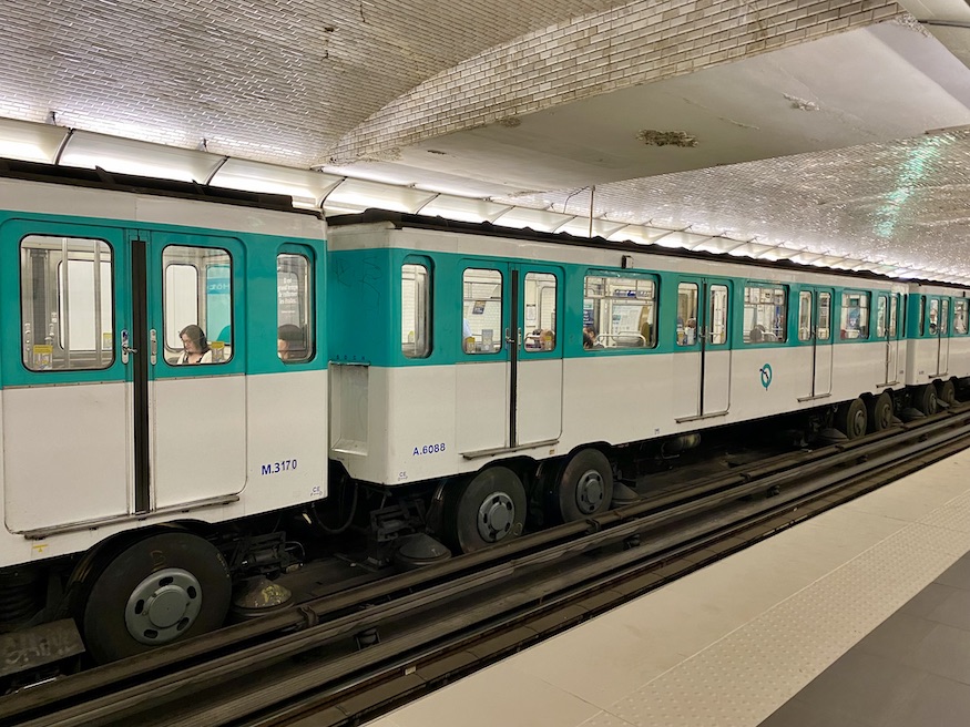 paris metro line 11 - those rubber wheels! 
