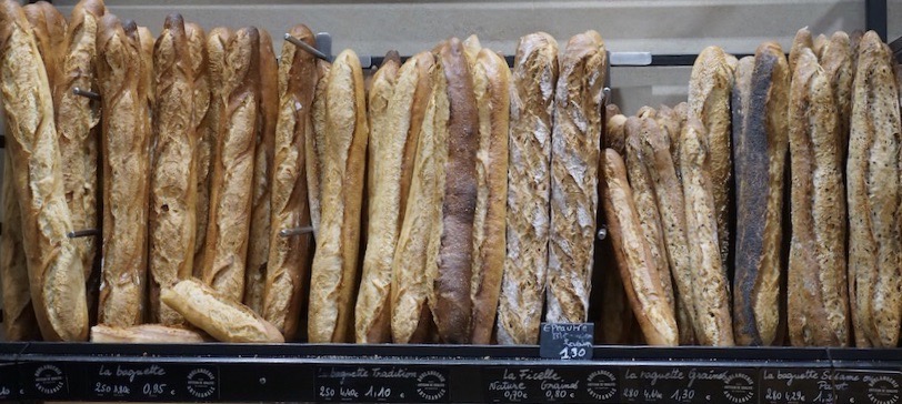 how to eat French baguette