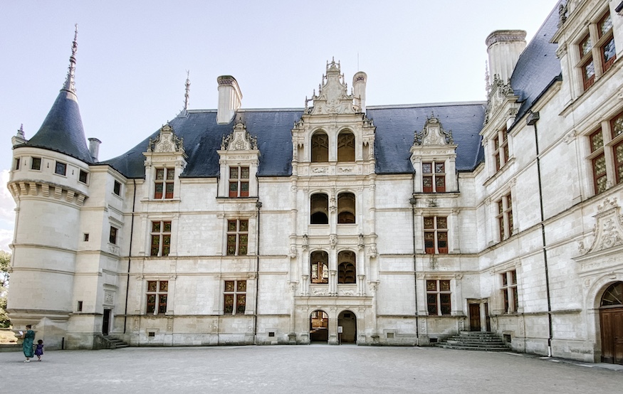the courtyard at Château of Azay-le-Rideau