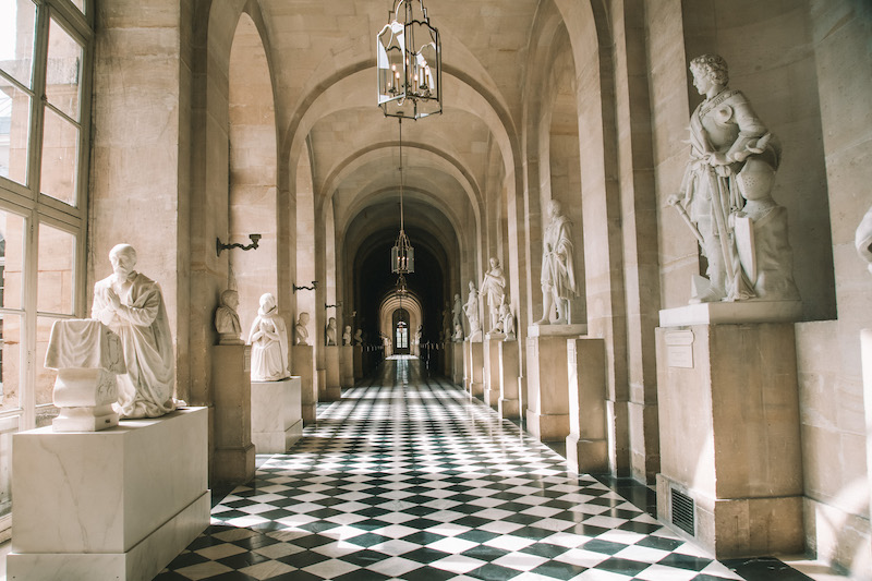 paris to versailles day trip - the hallway