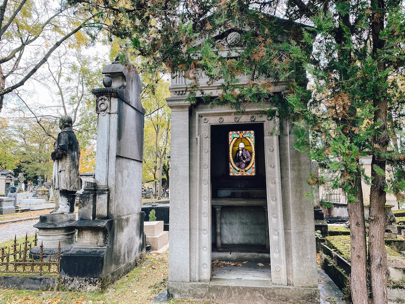 how to visit  Pere Lachaise