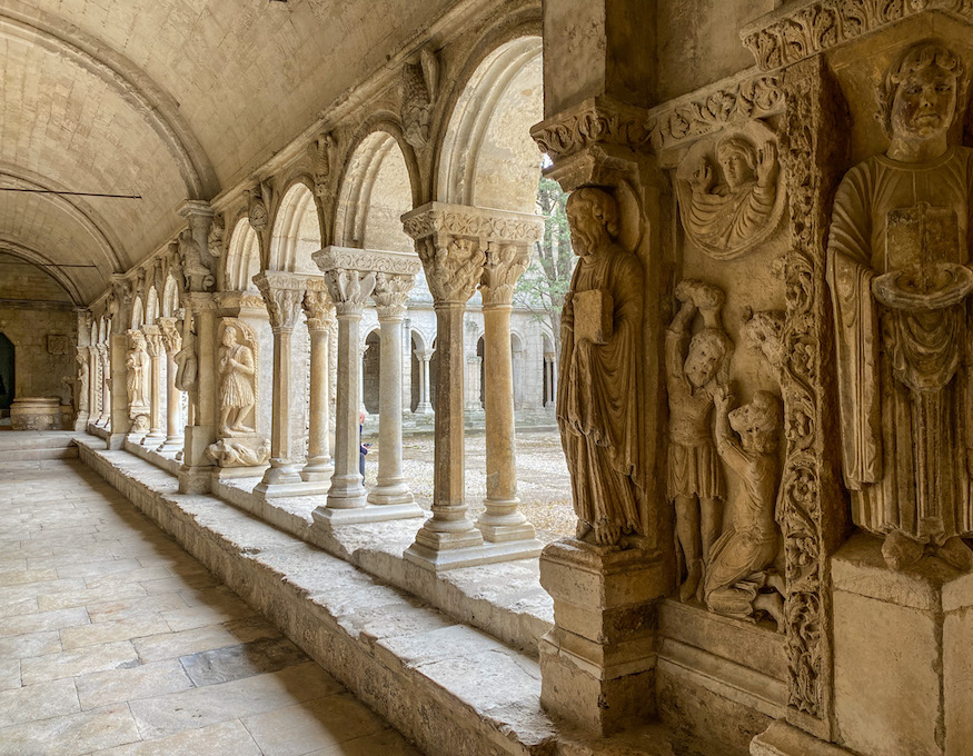 Things to do in Arles- visit the cloisters