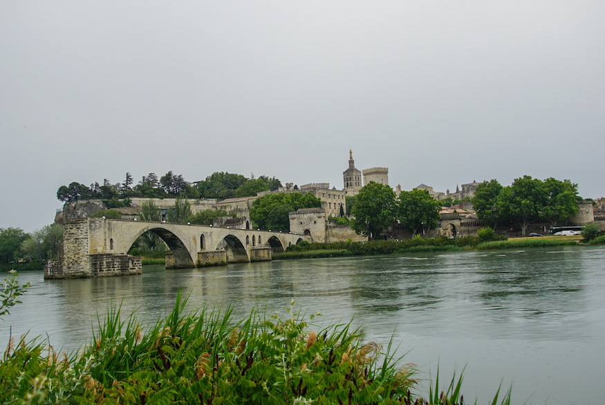things to do in Avignon; visit le pont d'avignon