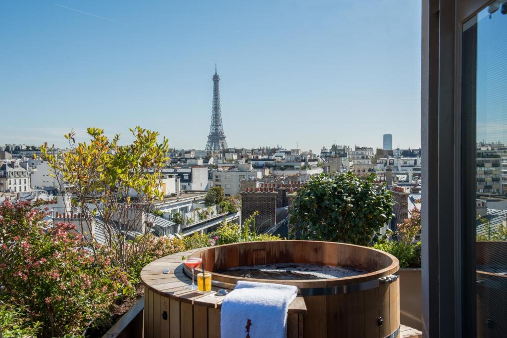 hotels in Paris with Eiffel Tower views