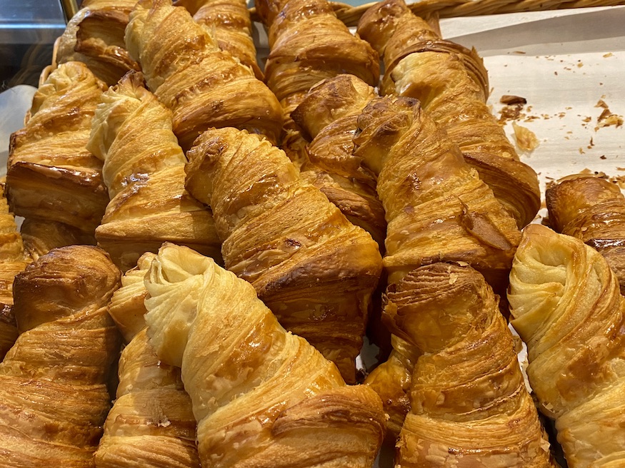things to eat in France - croissants