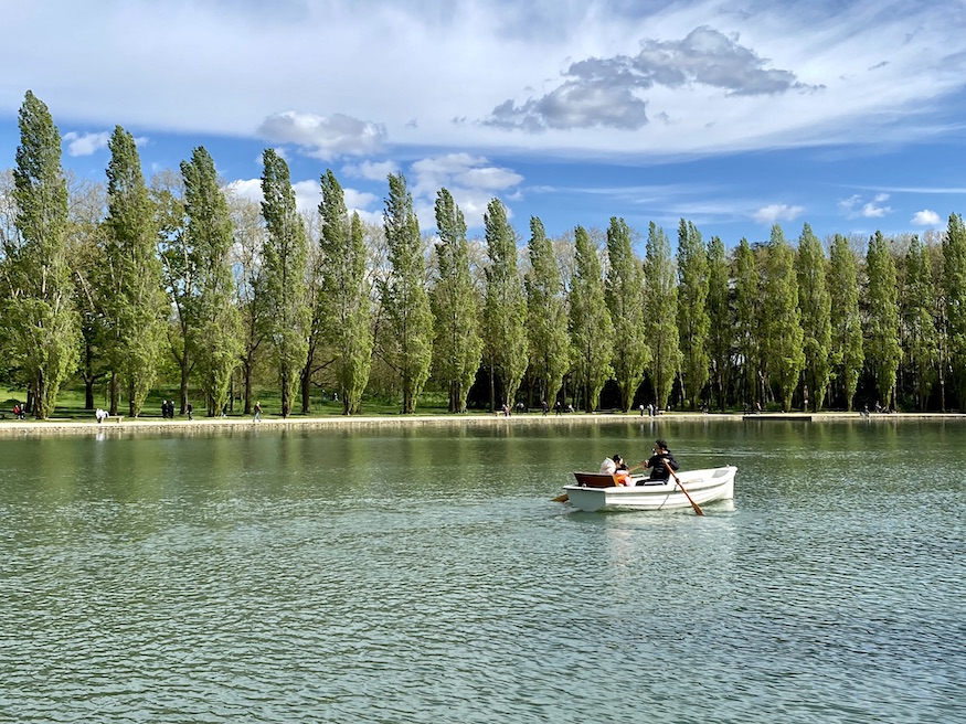 Parc de Sceaux - rowboat on the canal 
